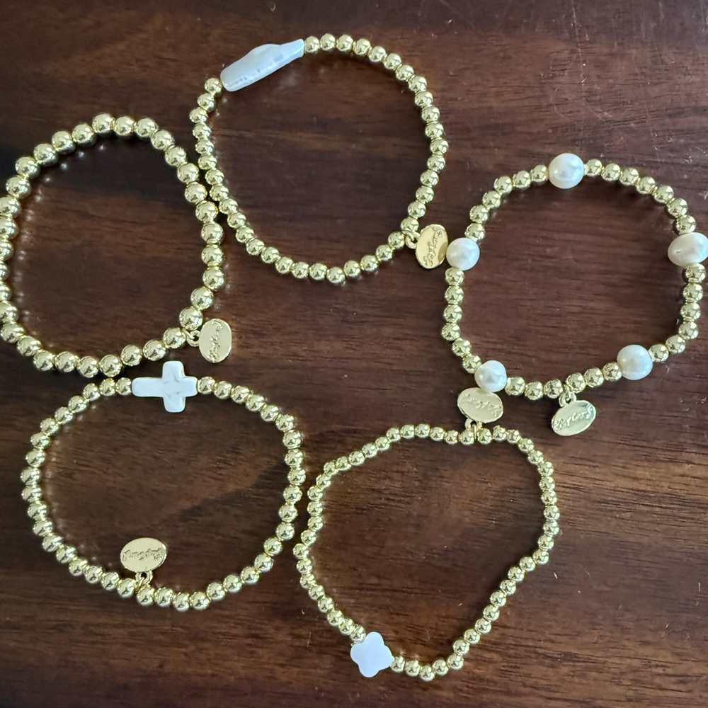 🎉Price DropAlex Carol stretch bracelets  lot of 5